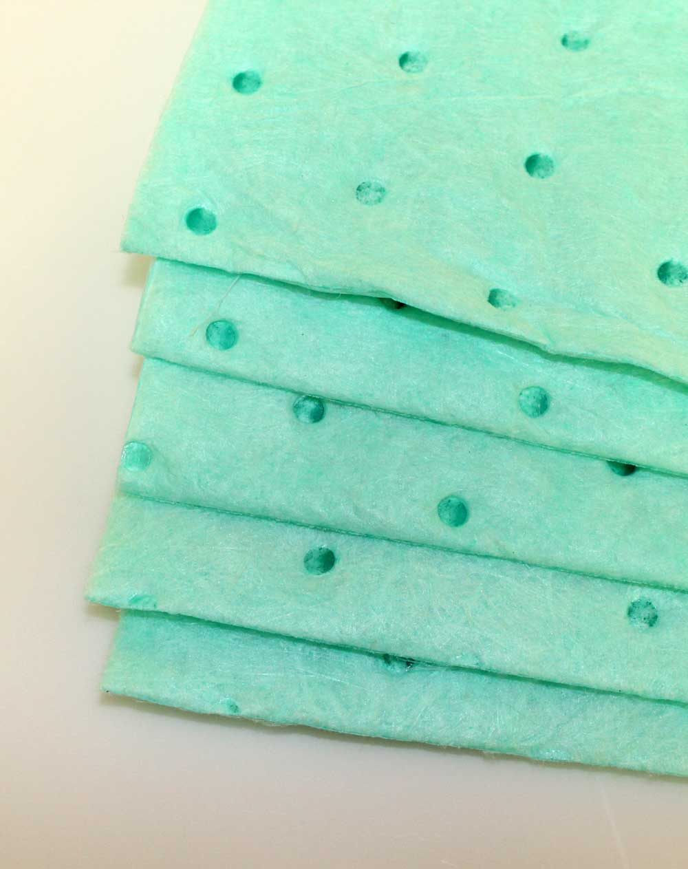 IW Tremont HAP-050450-BX Chemically resistant, highly absorbent green quilted bench wipe, approx. 5x4.5 inch, 100/pk DSCBalances